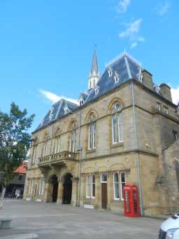 Oblique view of front and right side of Former Town Hall, Bishop Auckland July 2016